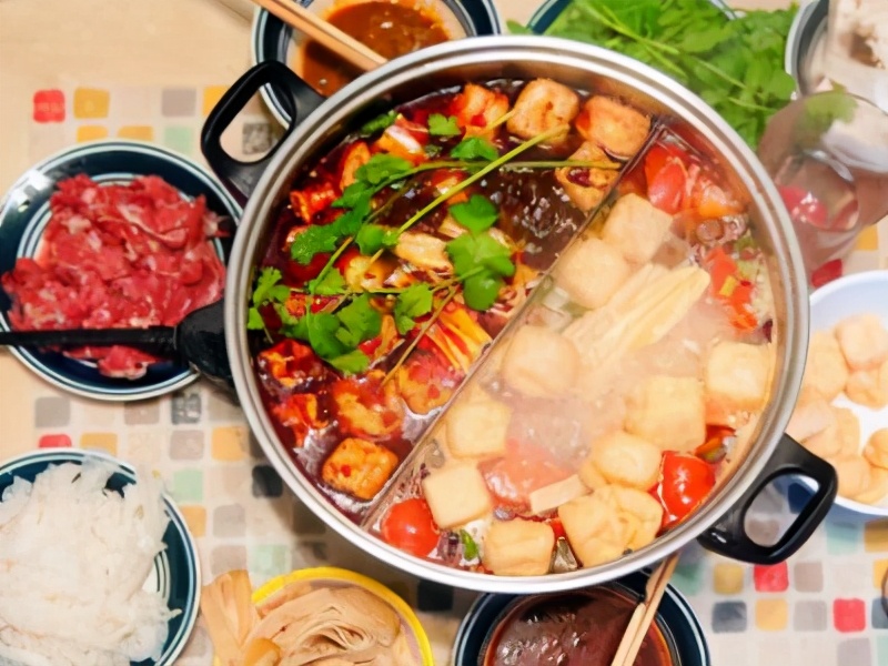 暖气来了屋里干燥孩子上火,暖气刚开始还热放完水怎么凉了