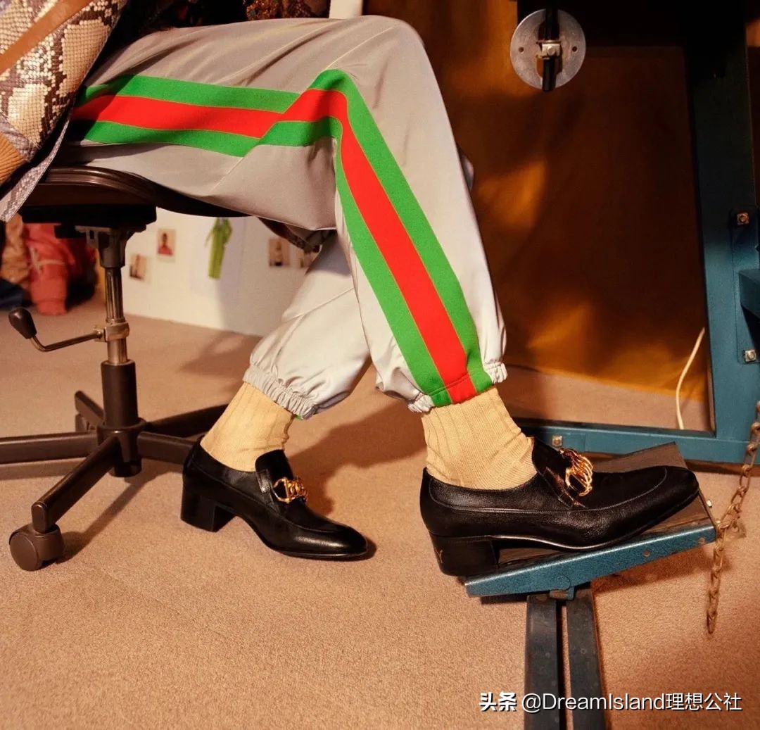 街拍白色乐福鞋,达妹街拍图文