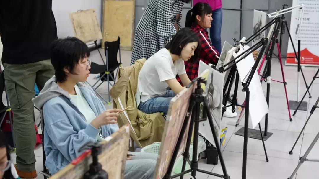 屹立画室最新视频,屹立画室直播