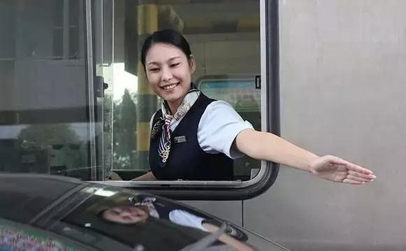 高速收费员工一个月休多少天,高速公路员工收费吗