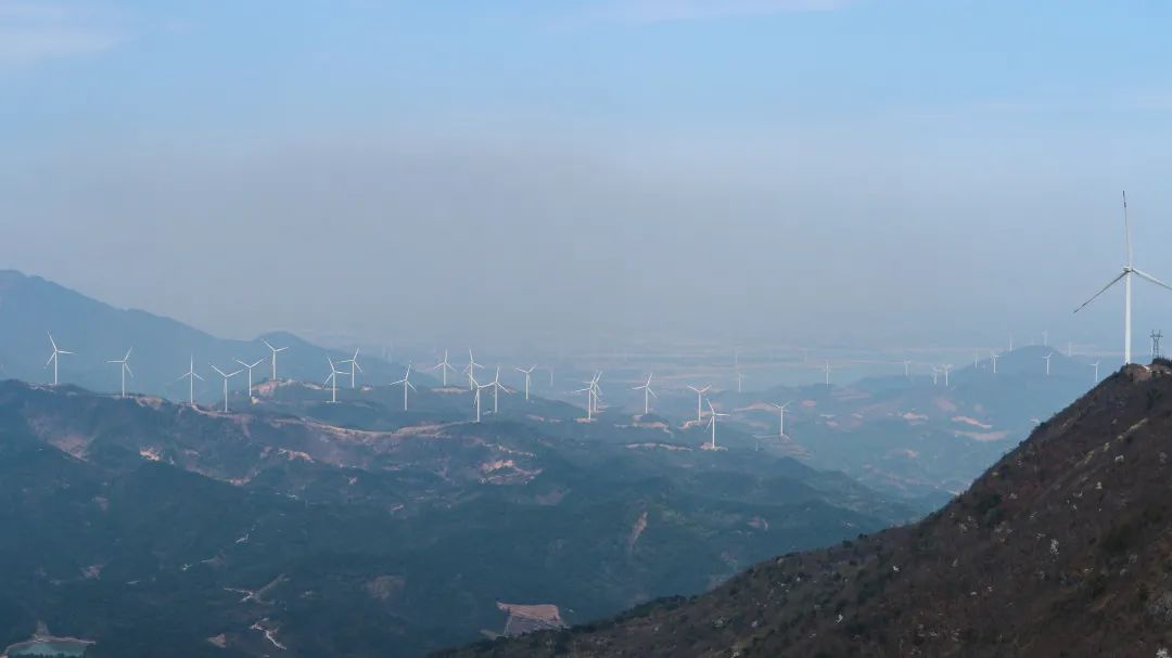 太美了拍照圣地,大钟山东岭大风车打卡