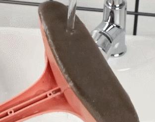 纱窗破了个洞用什么方法才能补上,纱窗破洞快速修补方法