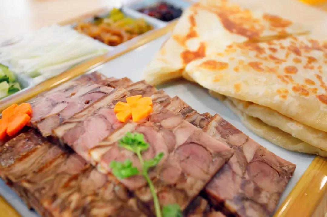 门头沟烧饼夹肘子石门营,门头沟特色小吃烧饼夹肘子