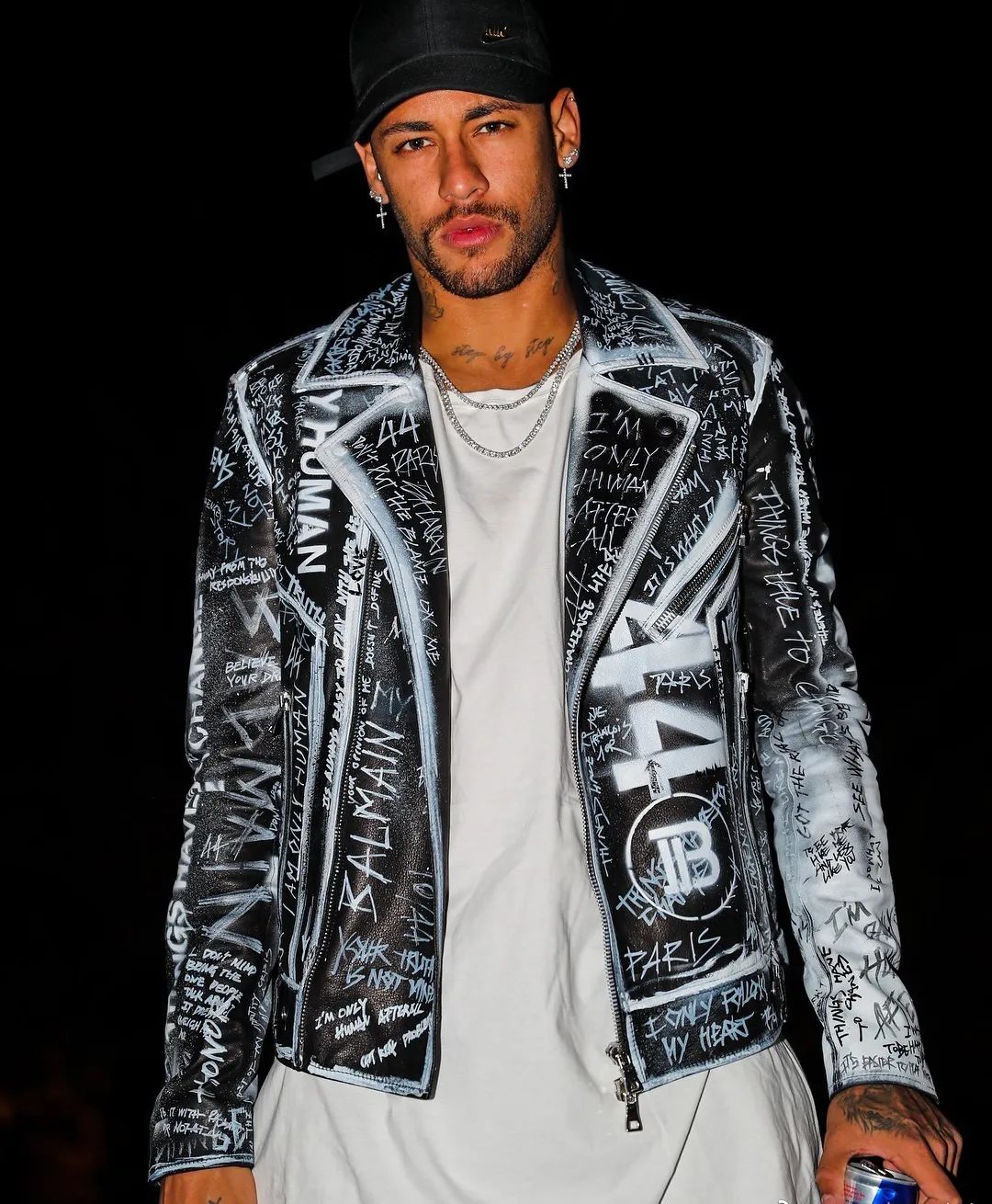 降薪怕极了?发一条推特就能赚回来!揭秘顶级球星的真实收入来源