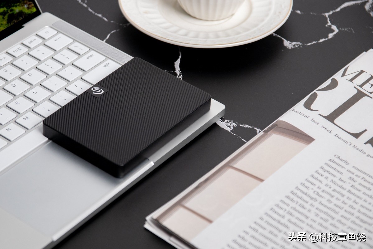 希捷移动硬盘睿易和简系列哪个好,希捷硬盘睿翼系列和铭系列哪个好