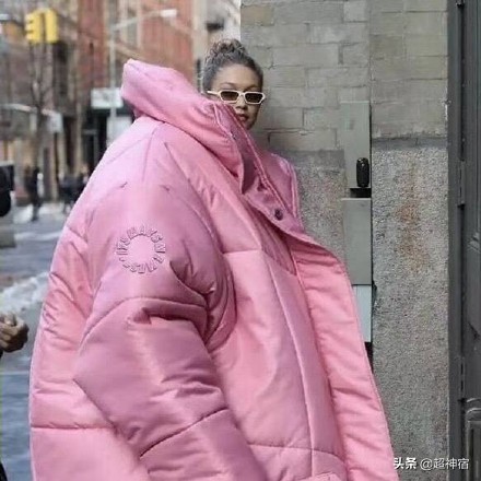 明星机场穿搭秋冬大衣,明星同款背心马甲外套穿搭