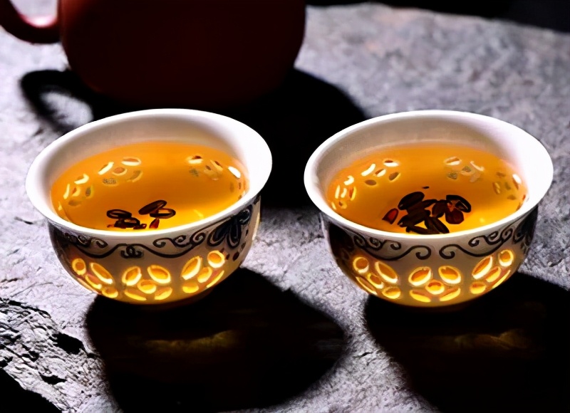 一杯小麦茶,一杯小麦