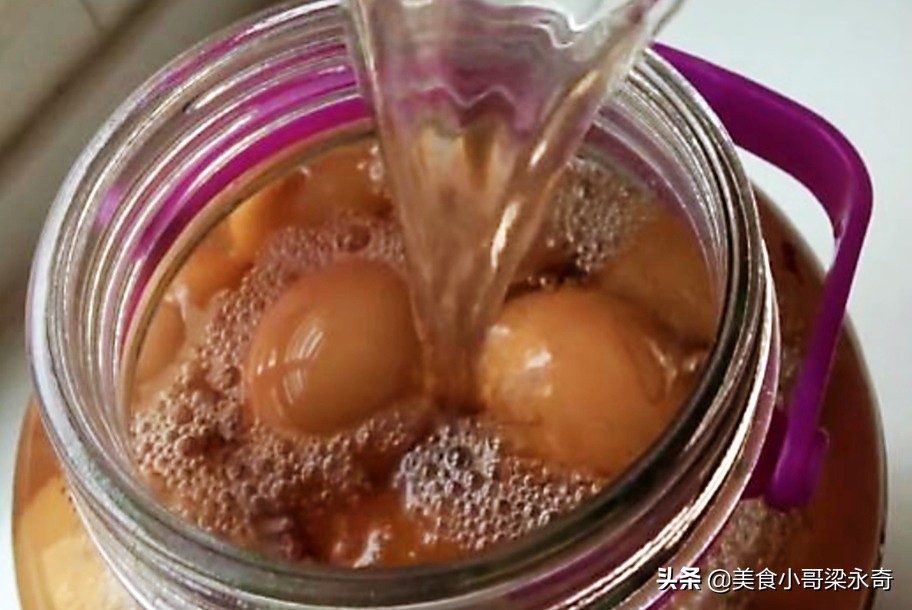 腌鸡蛋的土方法简单易学,奶奶祖传的鸡蛋做法