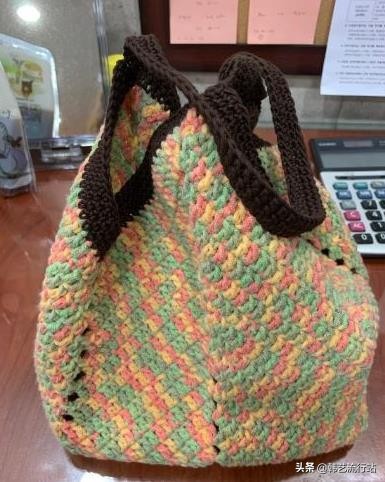 手工钩针编织手提包成品,钩针编织时尚又漂亮的女生手提包
