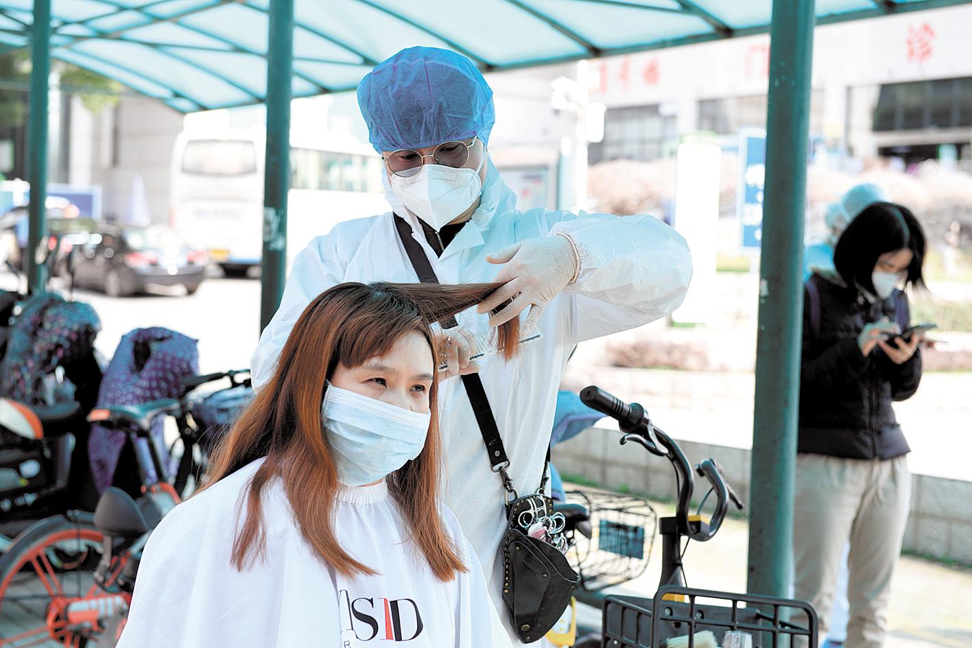 抗疫支前志愿者集合小分队,为抗疫先锋画像