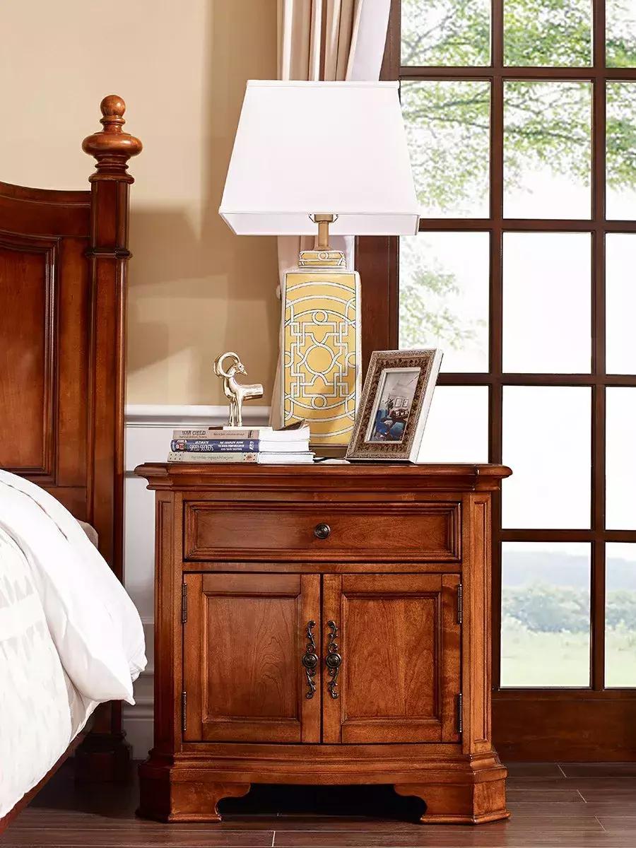 床头柜这样搭配卧室真的好美 (美洛铂格床头柜)