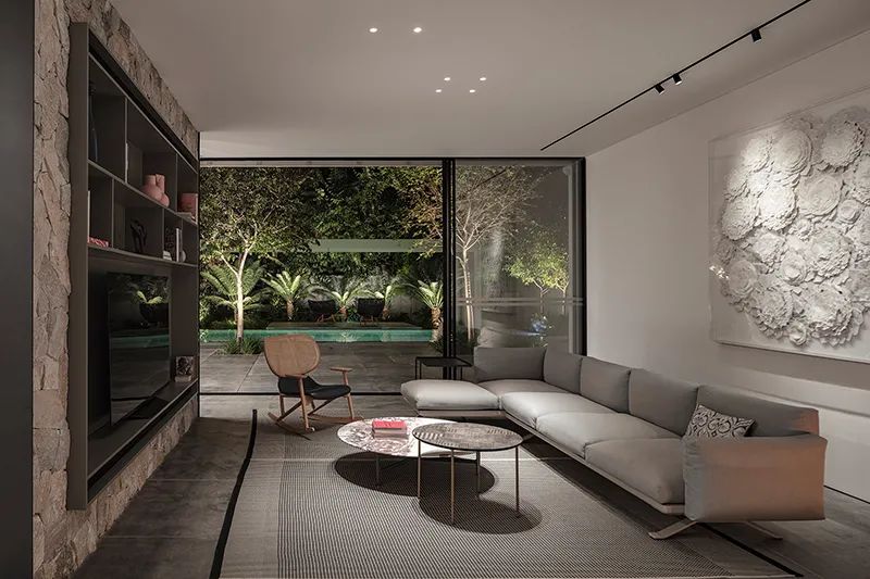 客厅中间射灯怎么布光,沙发背景墙射灯用什么光