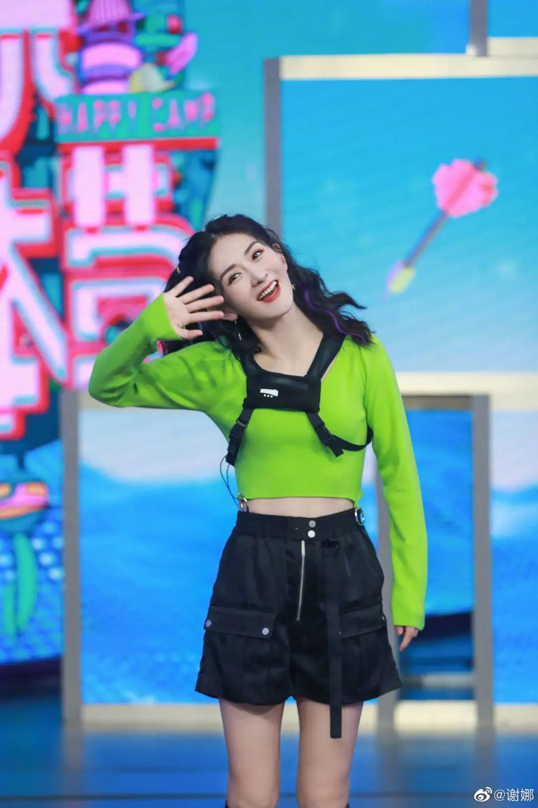 直播时孕吐、小腹臃肿不敢玩游戏、突然取消工作，谢娜真怀孕了？