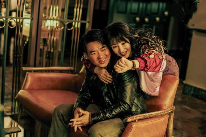 柳岩委屈事件,柳岩哭着家里多困难