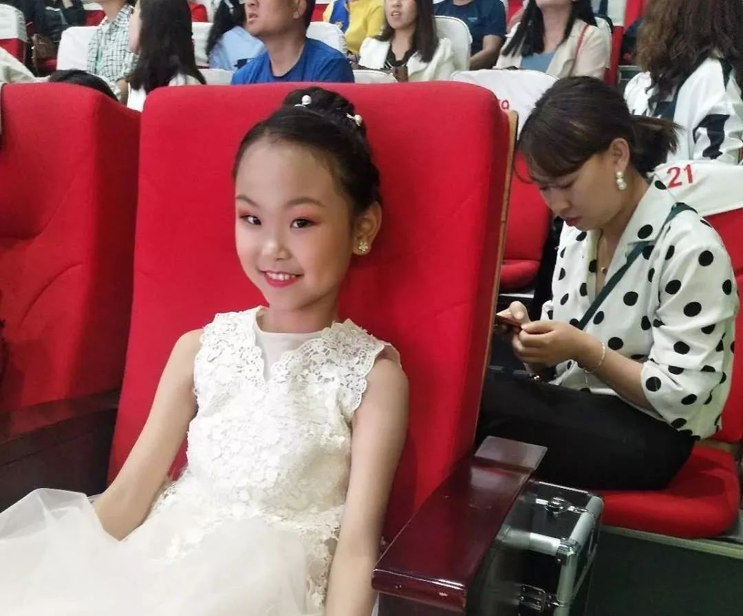 七律二首送瘟神朗读与解析,七律二首送瘟神其二配图