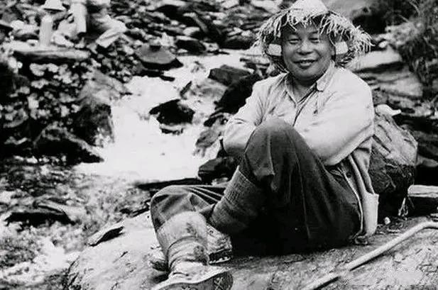 21张罕见的历史老照片：1931年在英国街头香烟贩卖机，投一币一支