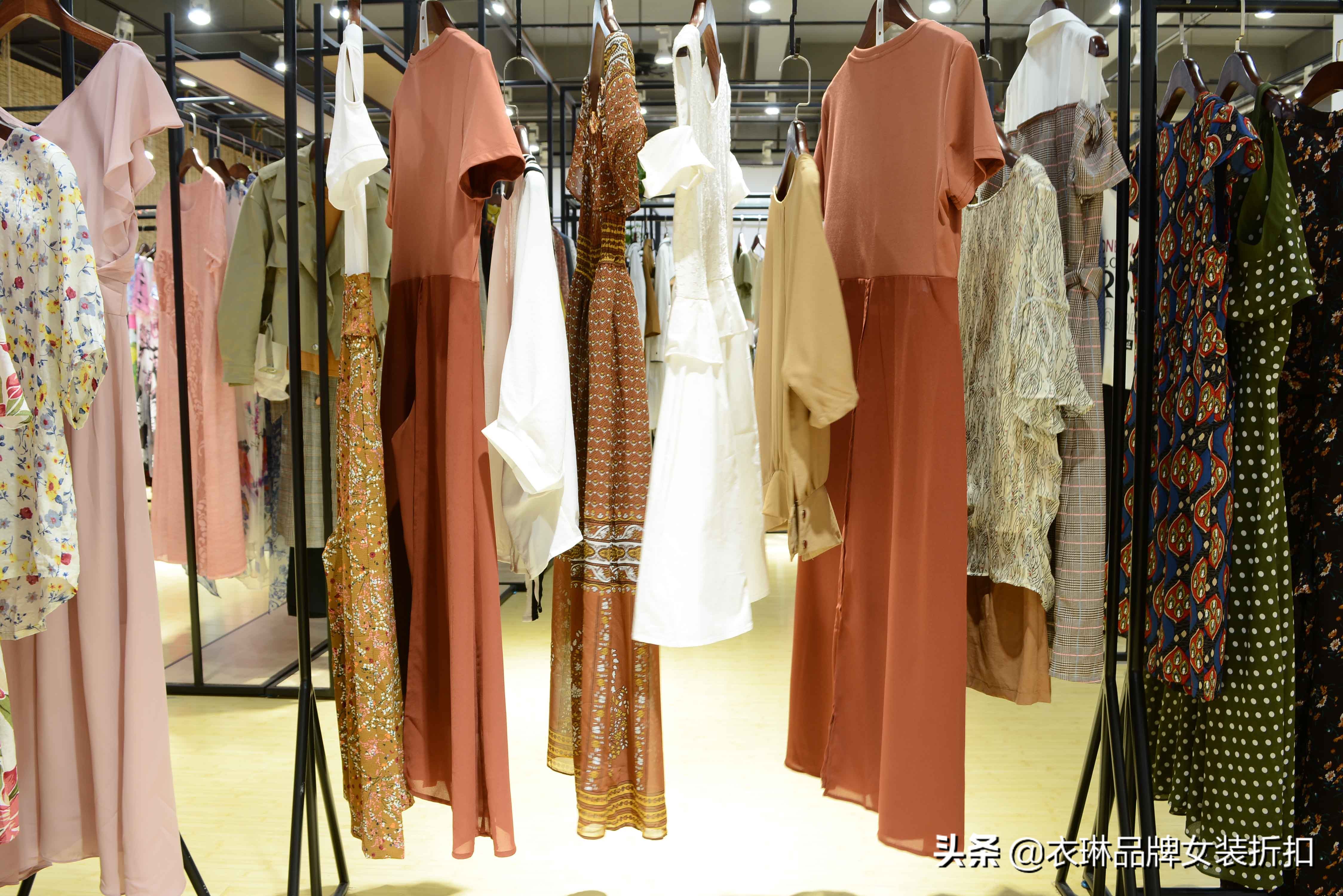 折扣女装店拿货技巧,女装网上拿货