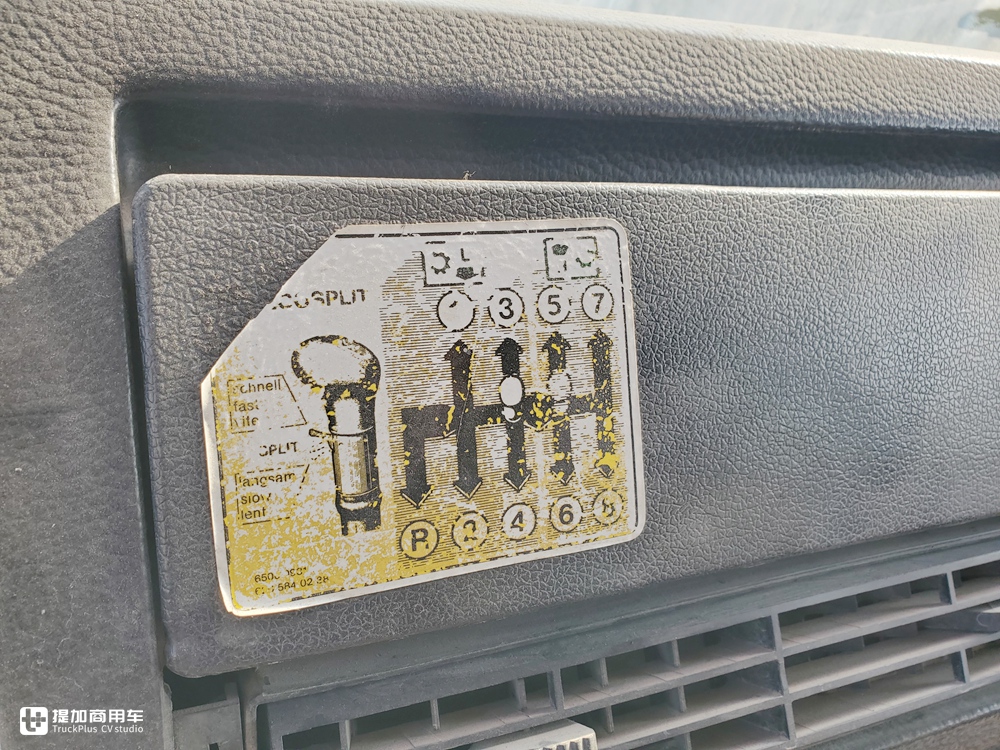 当年国家建设的主力军，排量达惊人的18升，实拍奔驰NG4850大件车