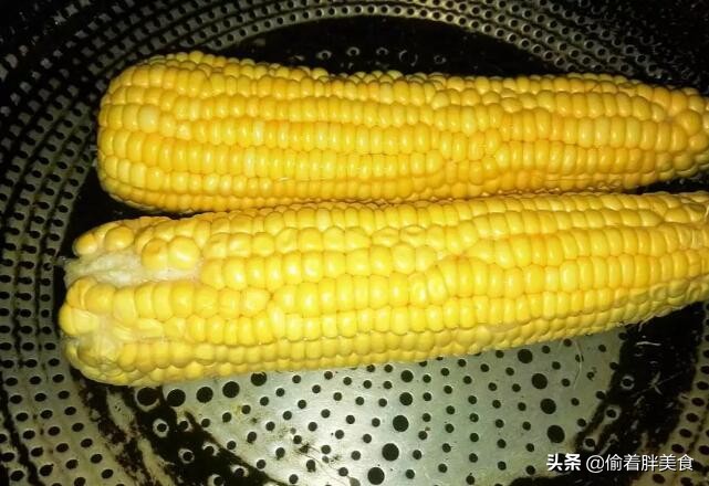 玉米烙只煎一面吗,玉米烙刚开始做为什么不粘