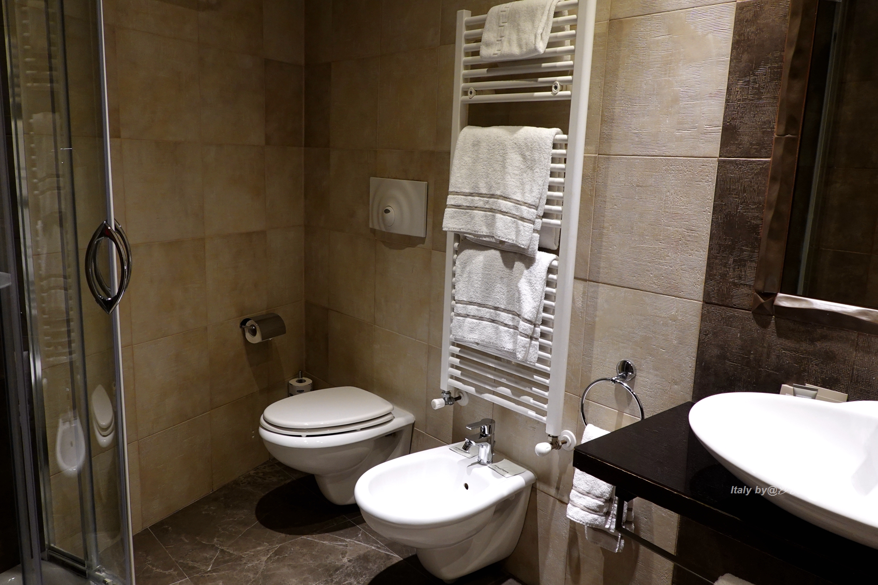 意大利厕所为什么有两个马桶,欧洲厕所为什么有2个马桶