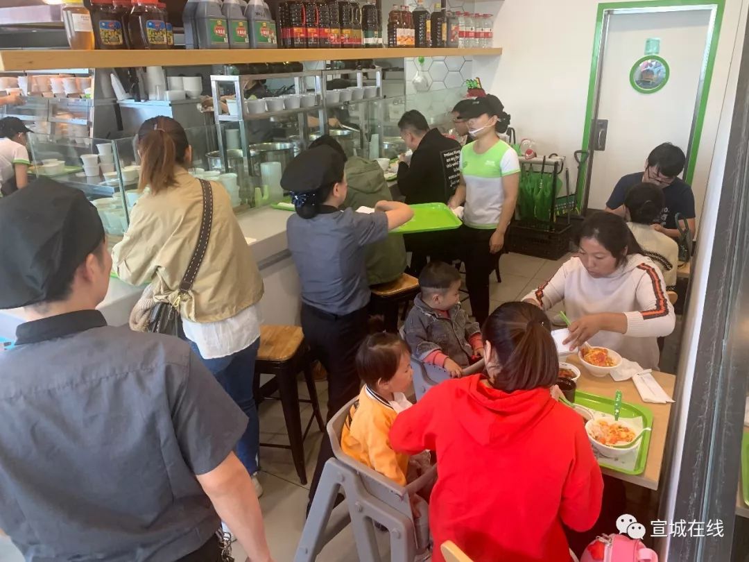 安徽宣城老乡鸡,广德老乡鸡排队视频