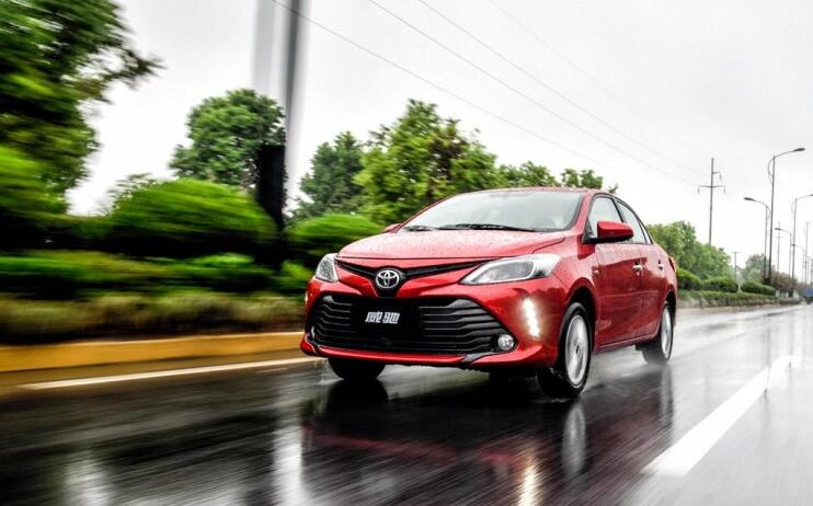 威驰两厢和飞度哪个好,飞度两厢威驰三厢