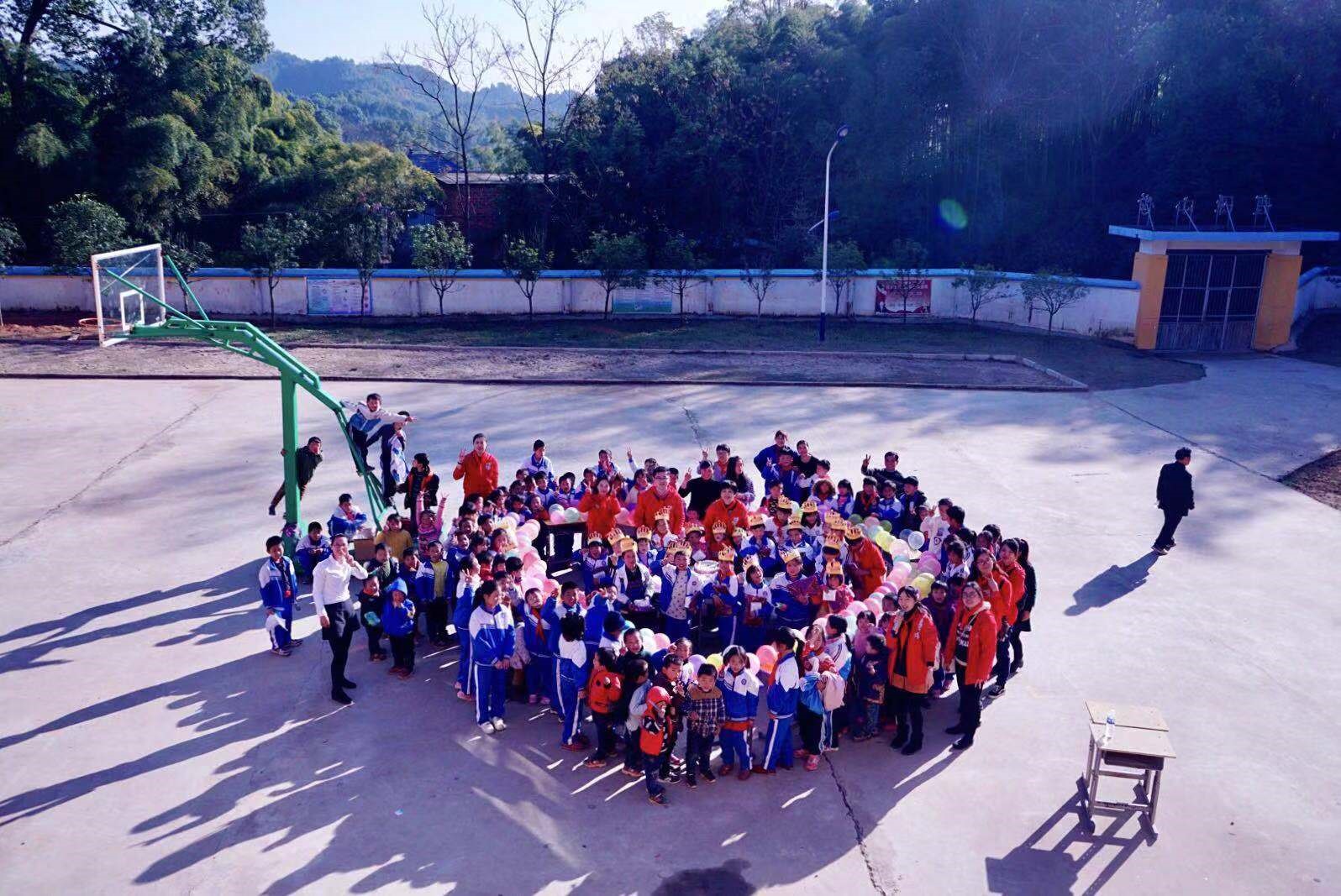 用爱浇灌花朵用心呵护成长,用爱浇灌你成长