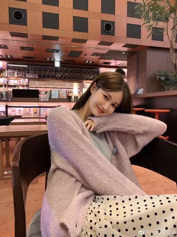 哪种奶茶色更显白减龄,2020年最流行的奶茶色