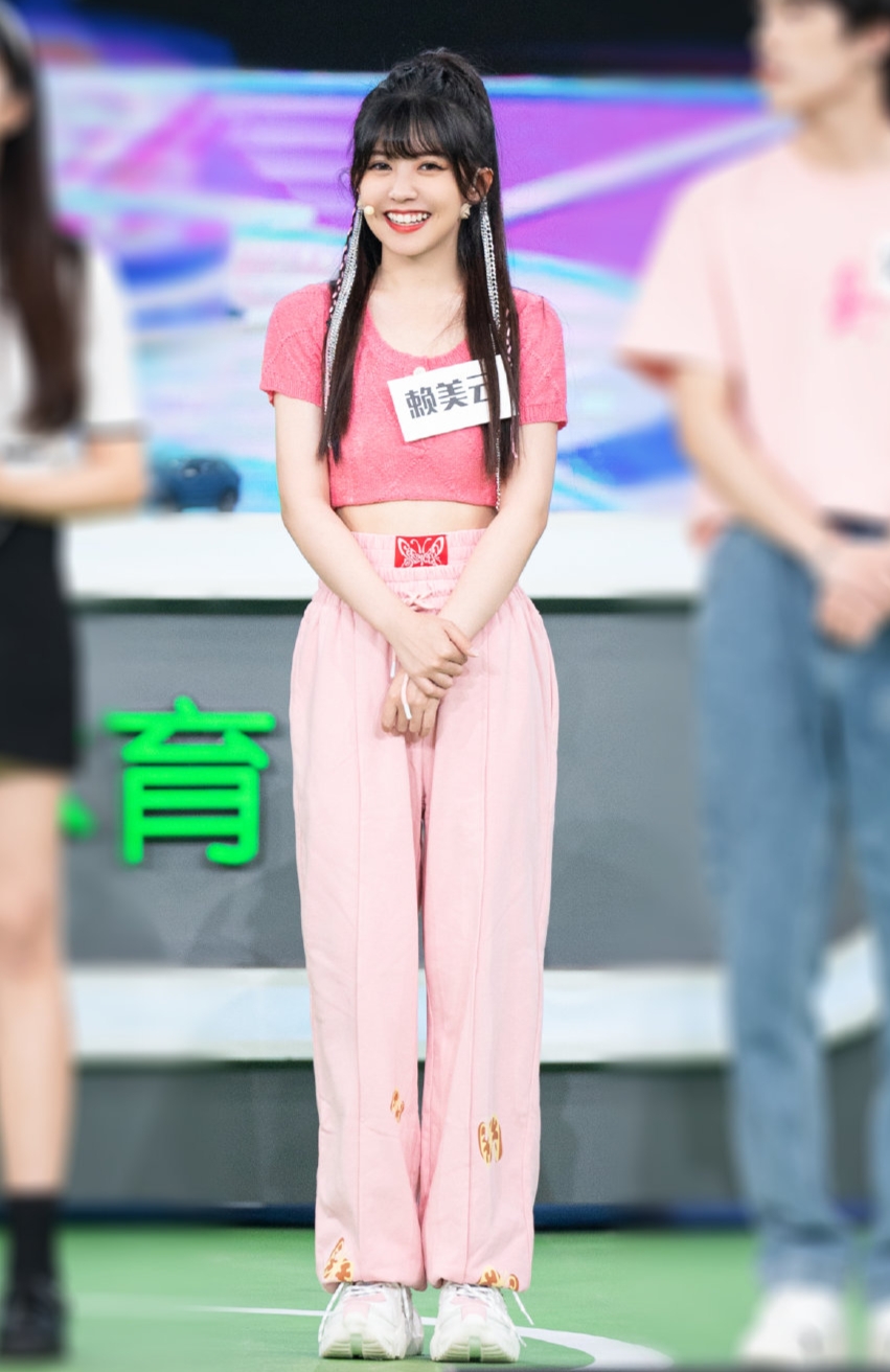 赖美云腿细的视频,赖美云穿露脐衣