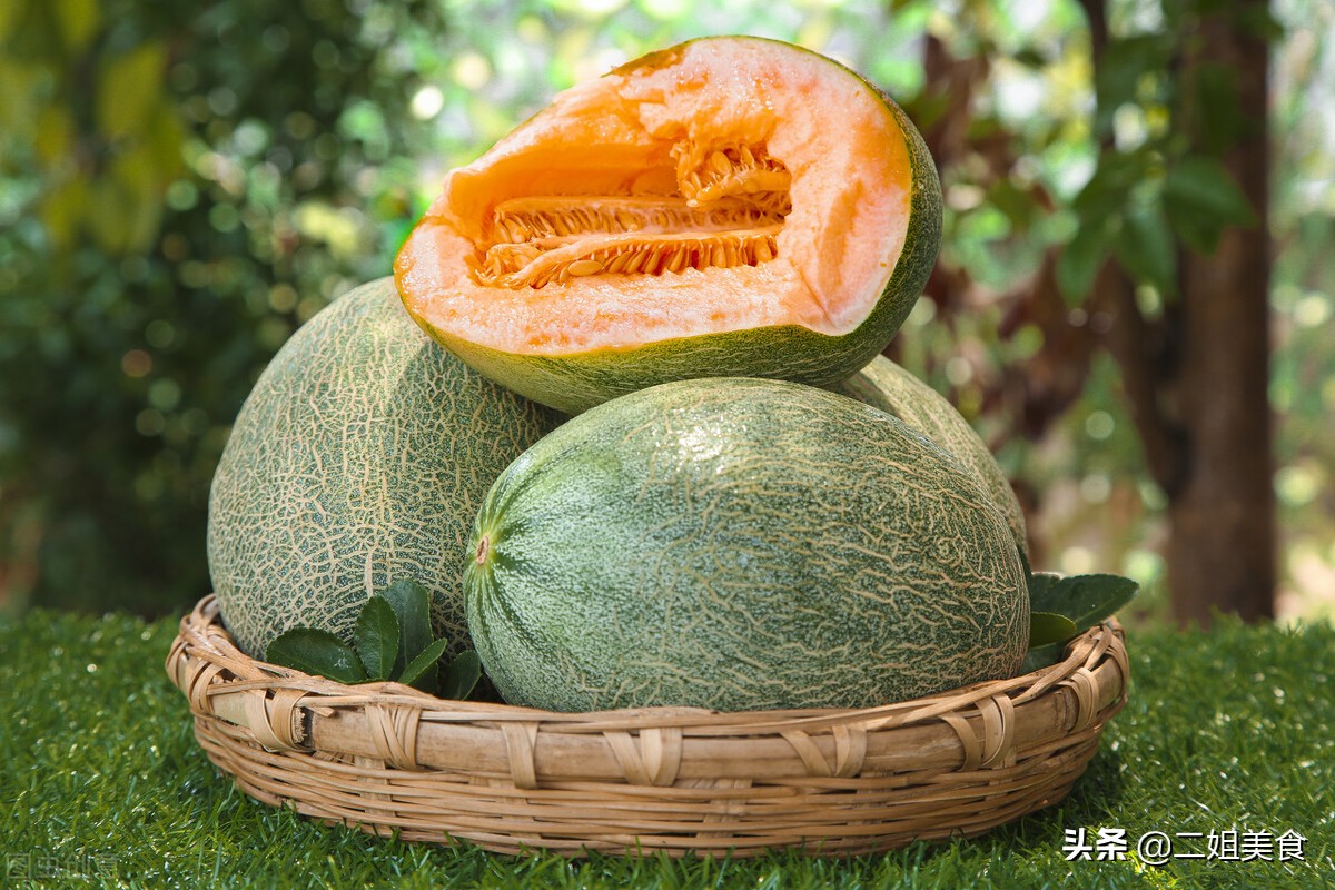 如何选择哈密瓜甜不甜,怎么选哈密瓜甜与不甜