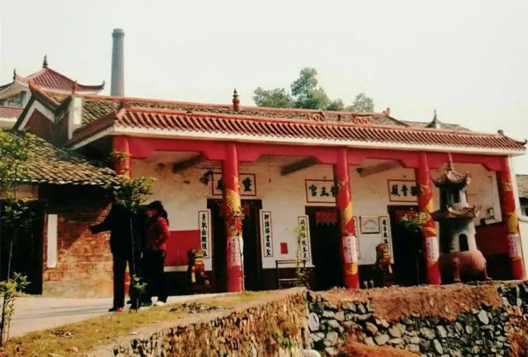 故乡让我很惶恐,故乡显得难以融入难以割舍