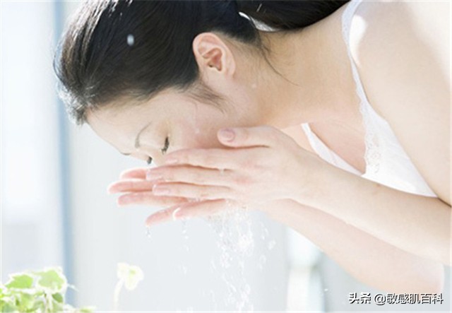 毛孔粗大出油敏感肌用什么洗面奶,香奈儿山茶花洗面奶适合敏感肌吗