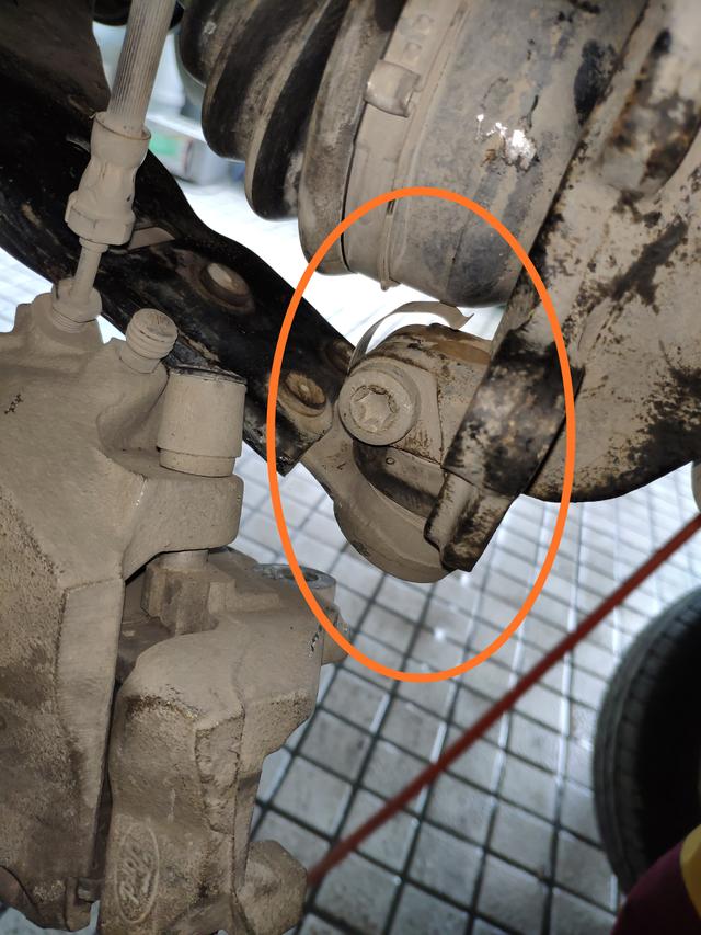 福特翼虎前轮轴承总是坏怎么回事,福特1.6翼虎前减震压力轴承异响