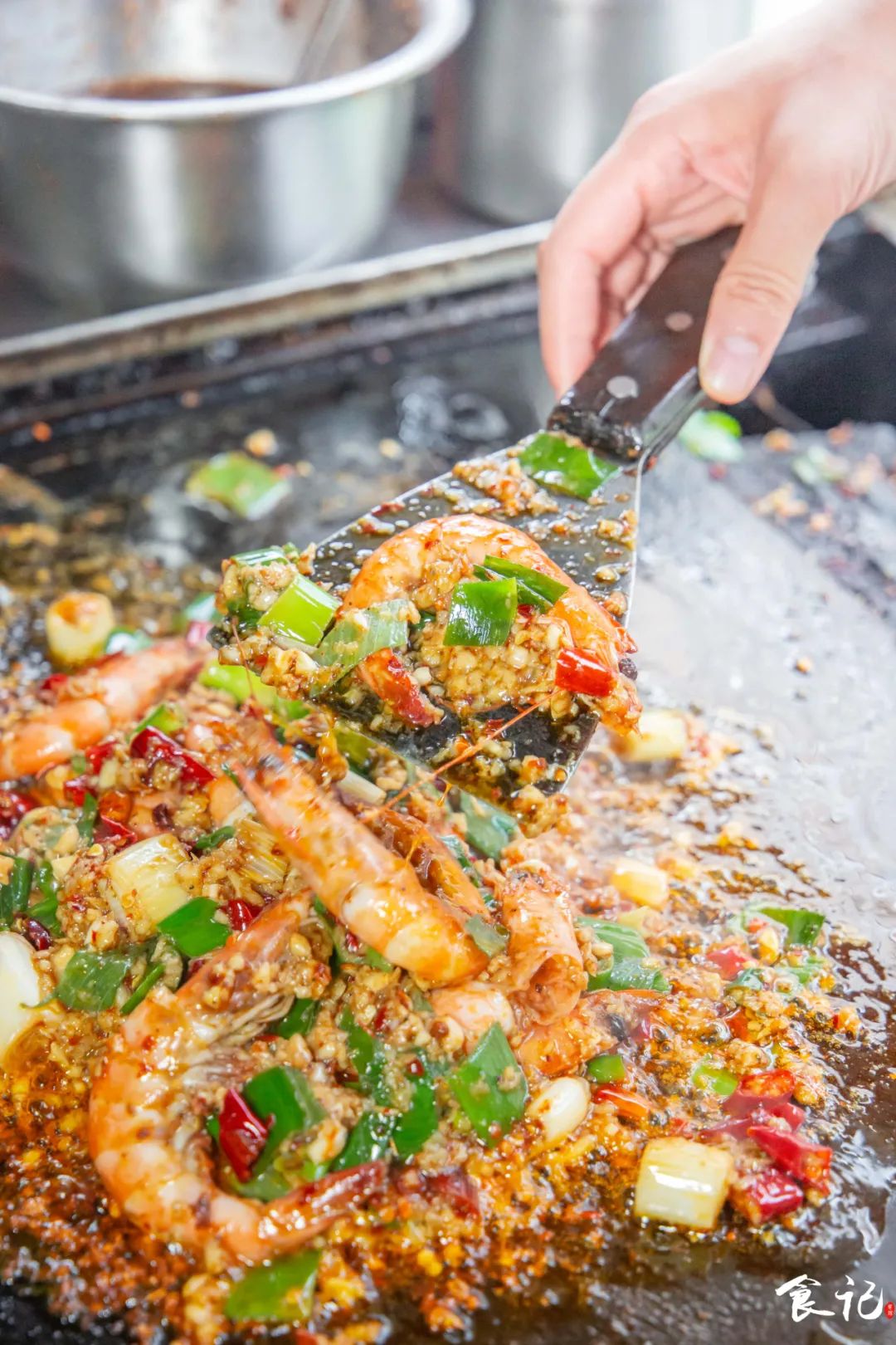 藏在襄阳定中街的铁板海鲜烧烤，不声不响的就火了23年....