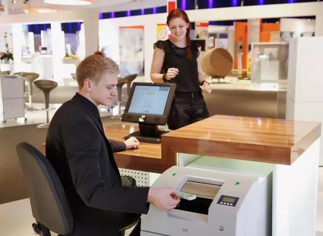 在加拿大留学生兼职做什么,加拿大留学生做兼职