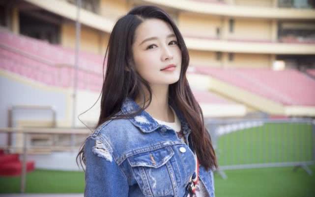 穿裙子的李沁真的很迷人图片,有种美叫迪丽热巴穿旗袍