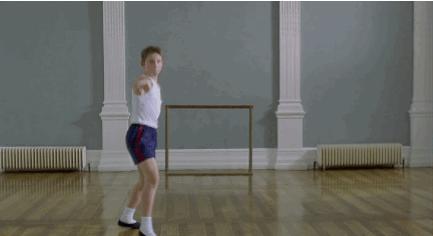 乔治穿芭蕾被嘲讽性别刻板印象,乔治小王子跳芭蕾视频