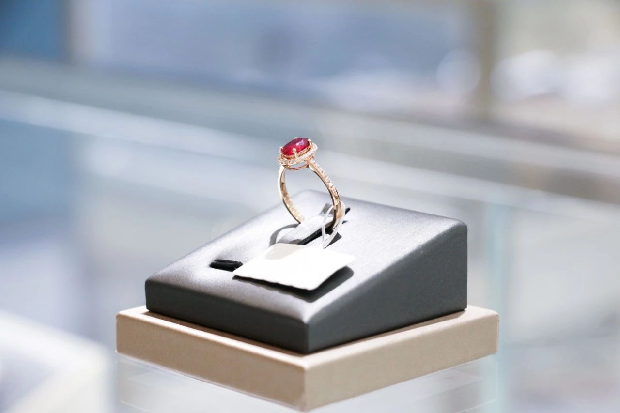 不要小看非漂IT男，他可能会进化成珠宝老板