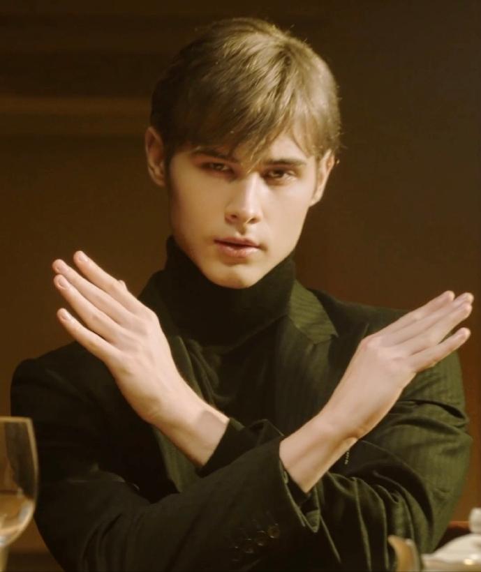 “人间清醒”利路修:拒出道却一夜爆红,火到俄罗斯官方亲自转发