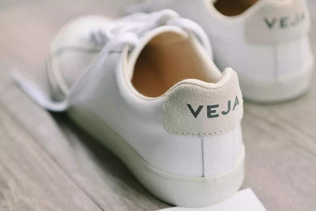 小白鞋真的永不过时,小白鞋什么时候火起来的