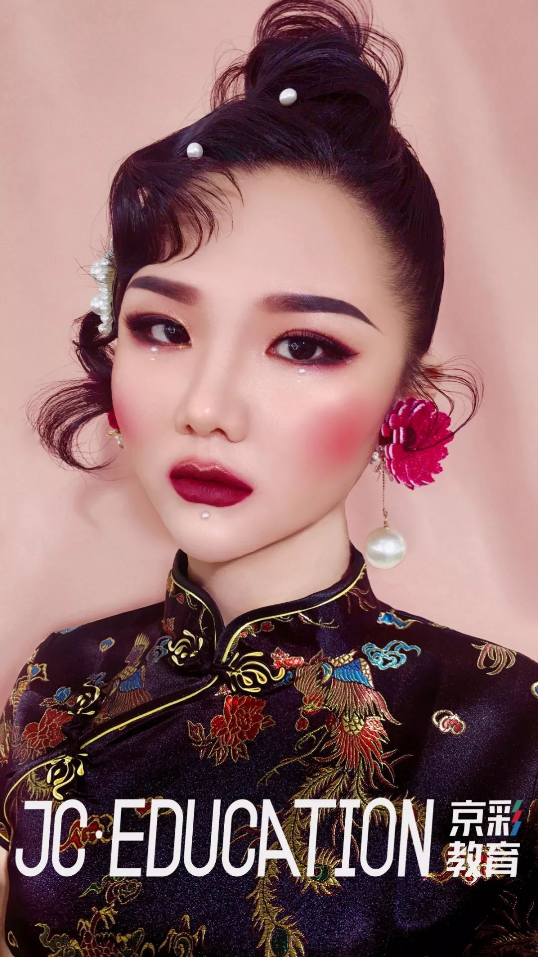 晚宴妆容及服装搭配,晚宴妆容配粉裙子