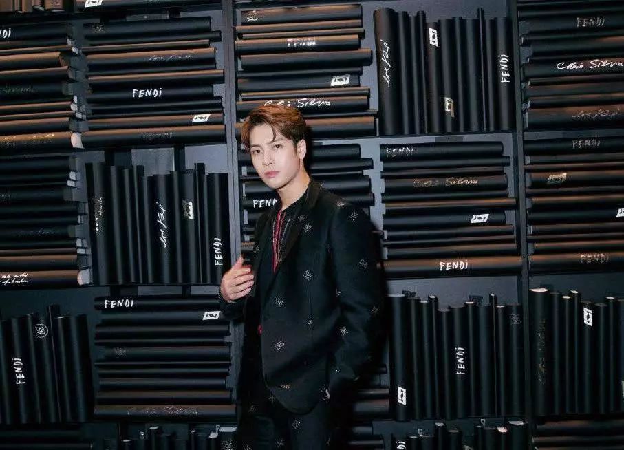 supreme日本店被偷,supreme与耐克联名球鞋