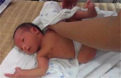 月嫂笔记整理30个婴儿护理绝招,金牌月嫂手把手教你护理新生儿