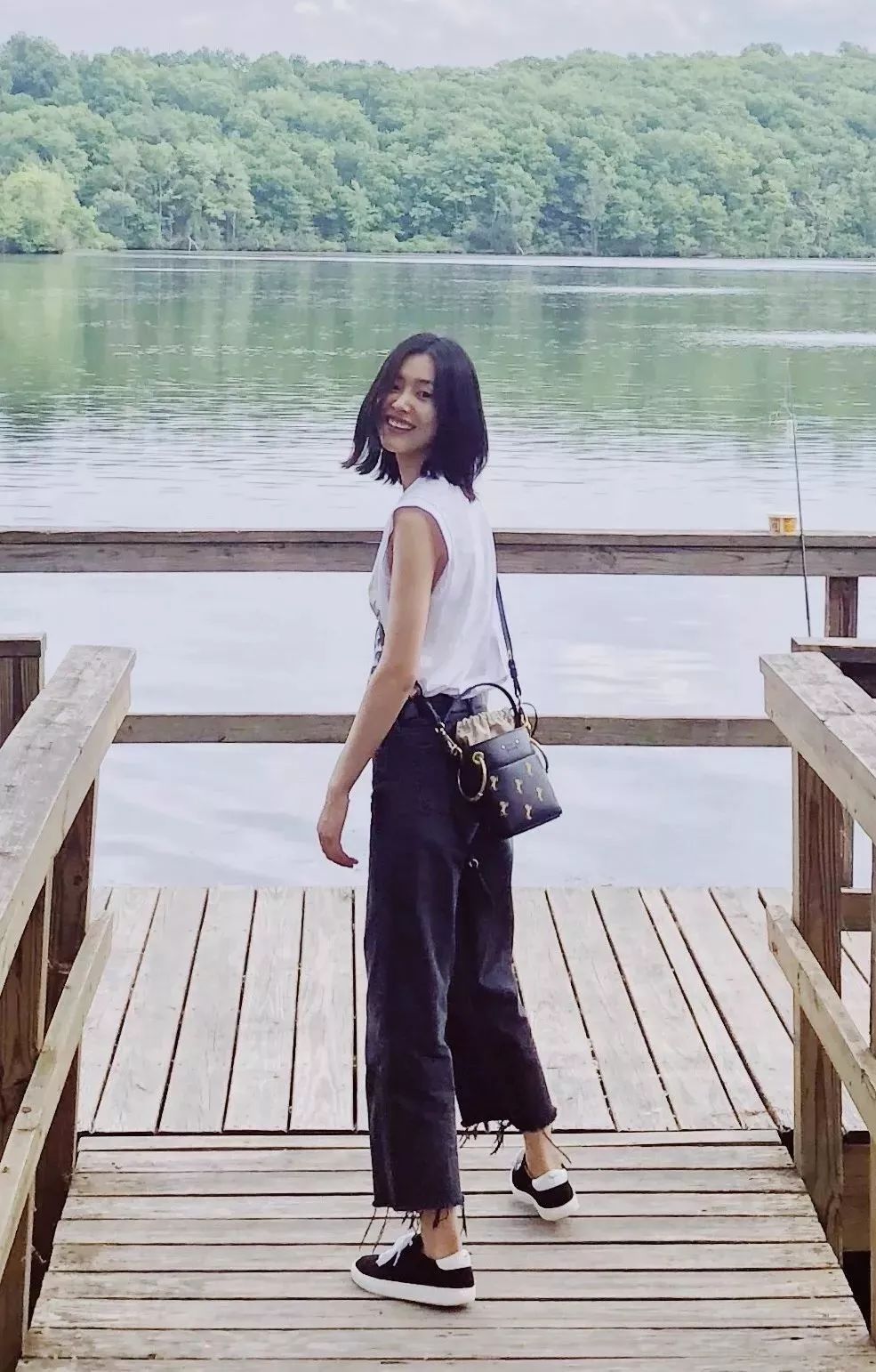 会背奢侈品包包,会背水桶包的人