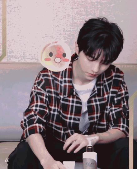 化妆品里的“尿素”究竟是什么?到底恶不恶心?能不能往脸上擦?