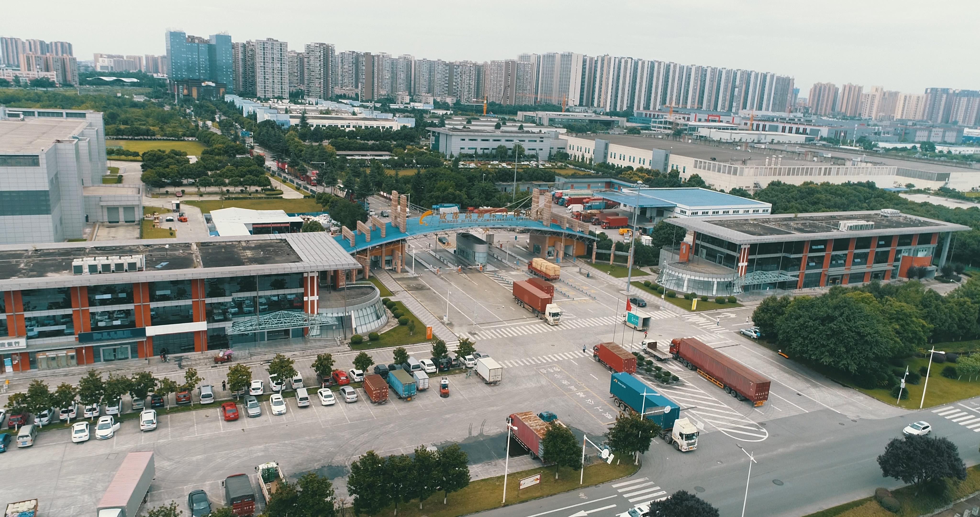 连续18个月居全国综保区首位成都高新综保区前三季度实现进出口总额2739亿元