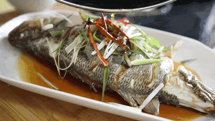 在家做鱼，但是鱼腥味很难去掉，加一点点柠檬，鱼肉不腥也鲜美