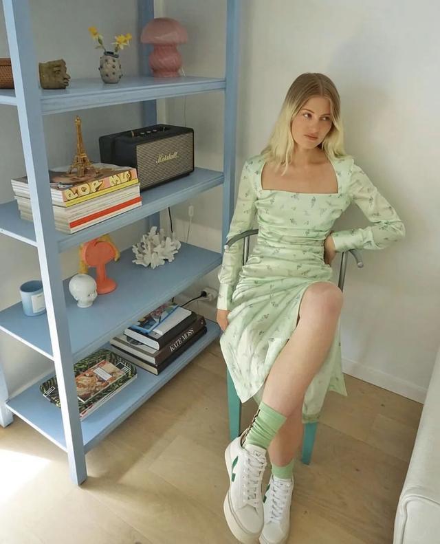 不知怎么搭配衣服?GO,跟着各国时尚博主们学穿搭!