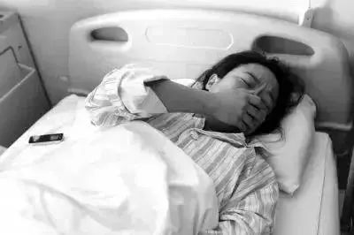 年轻人掉牙是不是身体有问题了,年纪轻轻就掉牙是什么体验