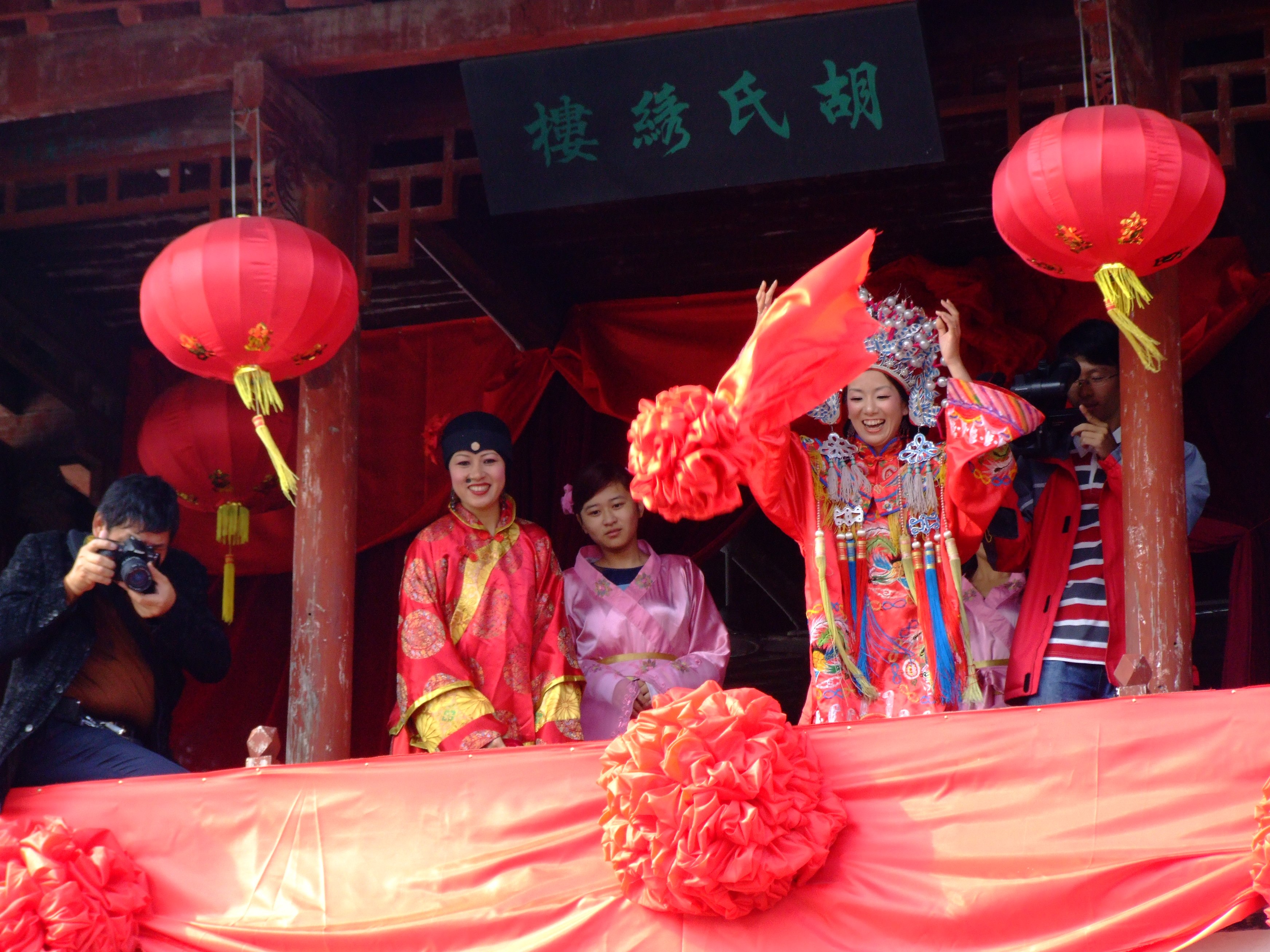 宏村与西递古村哪个更值得去,徽州古城和西递宏村是一个地方吗